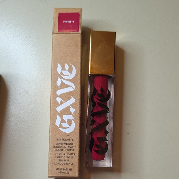 Gxve Longwear Matte Liquid Lipstick in Red - Picture 2 of 4